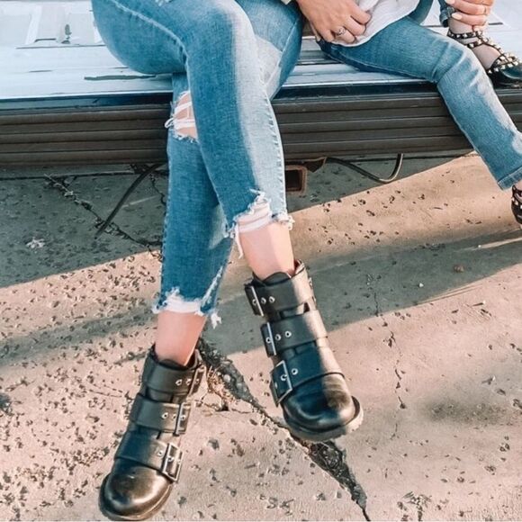 BLONDO “Camila” Buckled Combat Leather Boot Size 10 - Picture 2 of 13